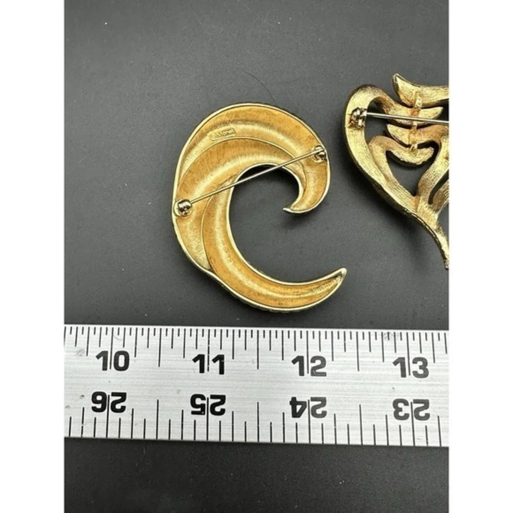Vintage Set Gold-tone Monet Ribbed Crescent Modernist Heart Large Brooch‎ Pins